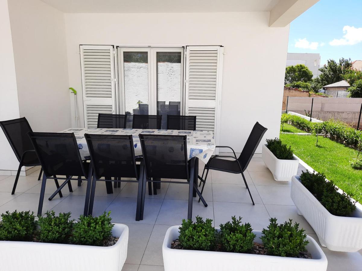 Holiday Home Bajlo Apartment With Three Bedrooms Zadar Eksteriør bilde
