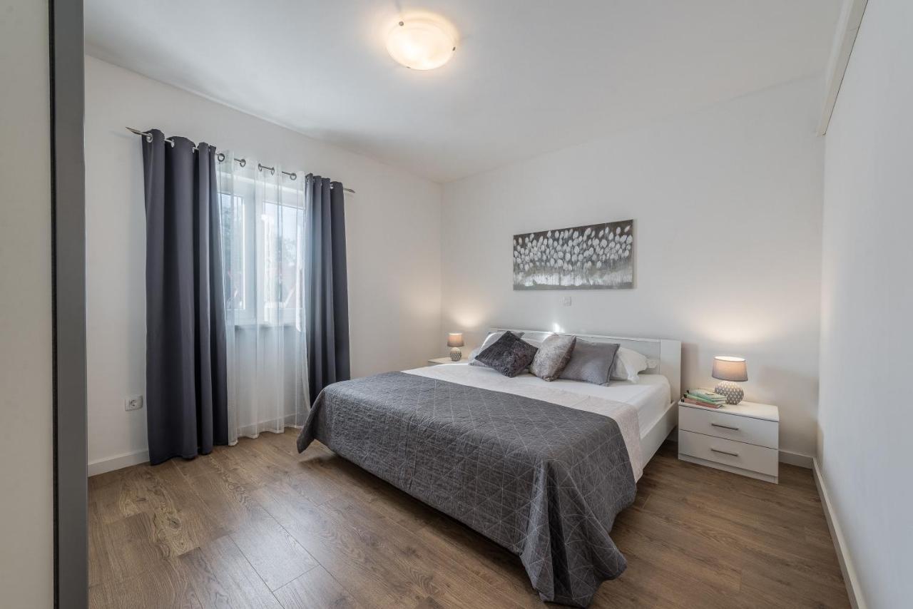 Holiday Home Bajlo Apartment With Three Bedrooms Zadar Eksteriør bilde