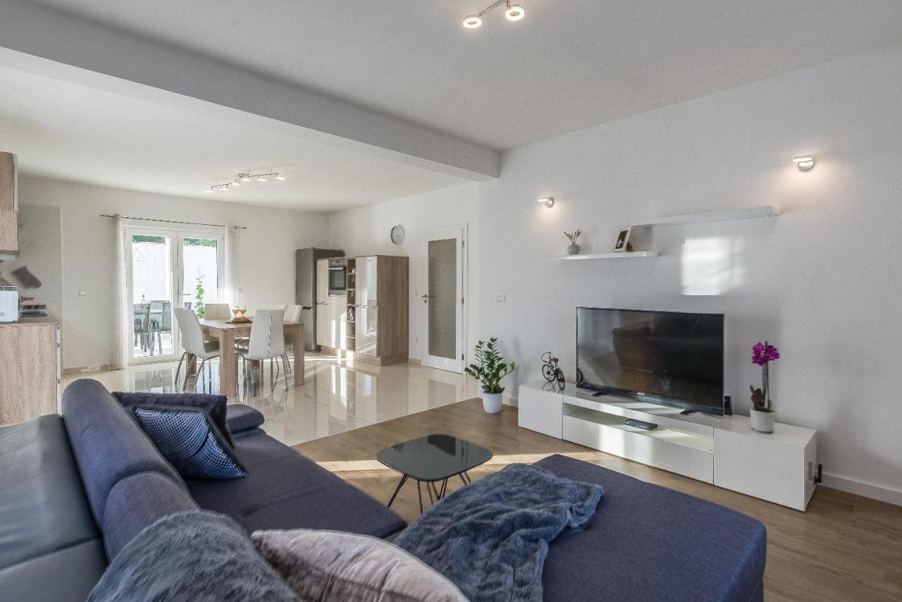 Holiday Home Bajlo Apartment With Three Bedrooms Zadar Eksteriør bilde