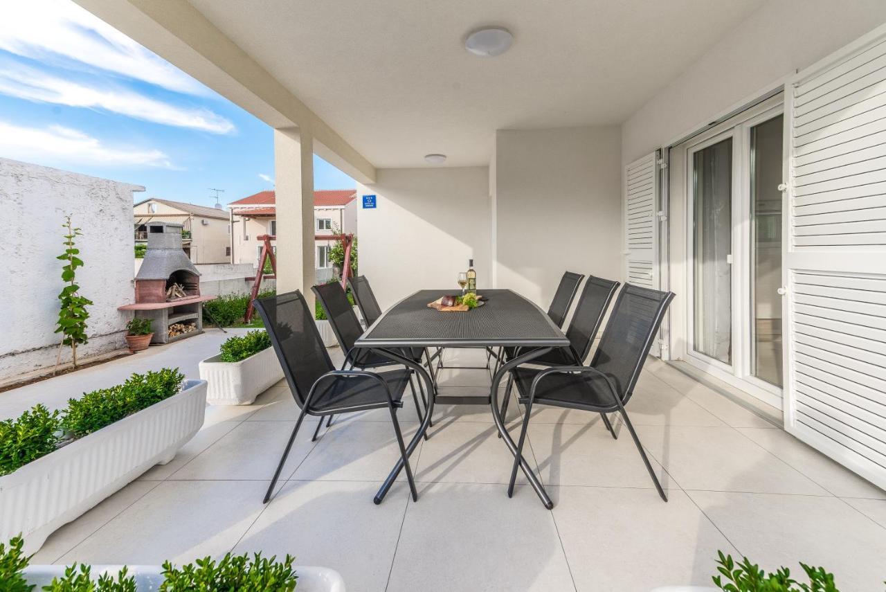 Holiday Home Bajlo Apartment With Three Bedrooms Zadar Eksteriør bilde