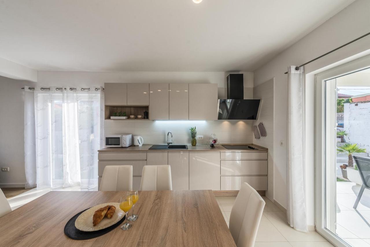 Holiday Home Bajlo Apartment With Three Bedrooms Zadar Eksteriør bilde