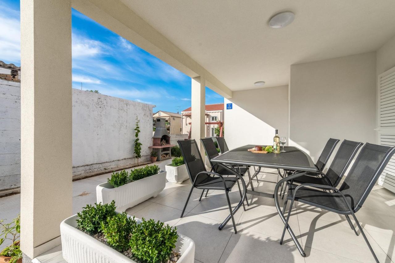 Holiday Home Bajlo Apartment With Three Bedrooms Zadar Eksteriør bilde