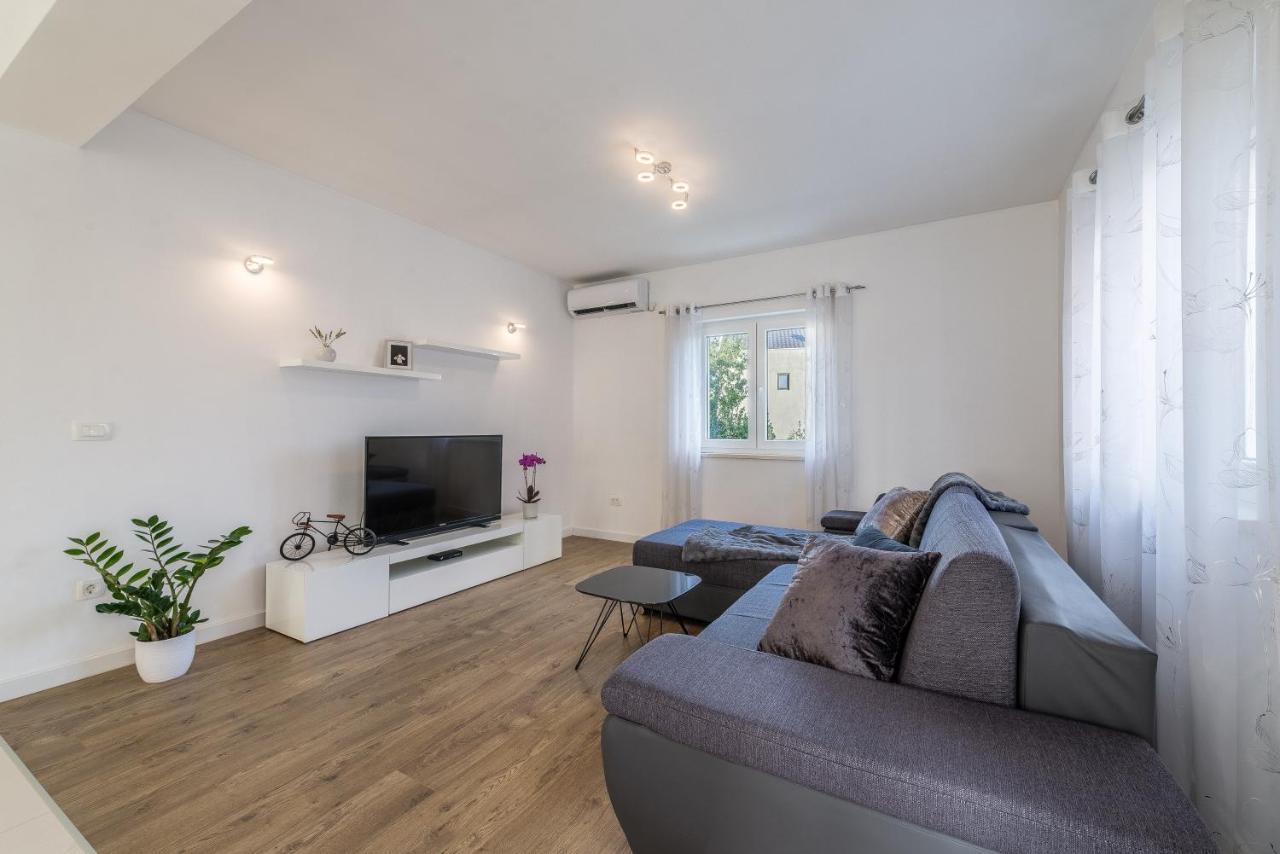 Holiday Home Bajlo Apartment With Three Bedrooms Zadar Eksteriør bilde