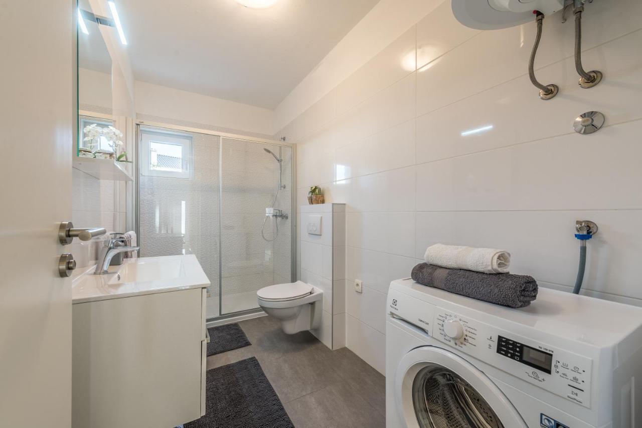 Holiday Home Bajlo Apartment With Three Bedrooms Zadar Eksteriør bilde