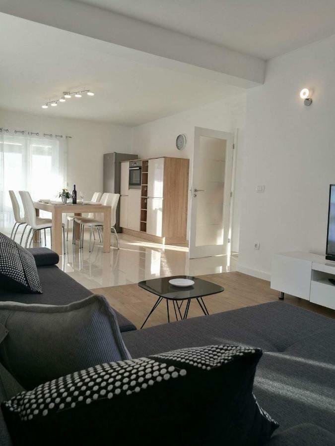 Holiday Home Bajlo Apartment With Three Bedrooms Zadar Eksteriør bilde